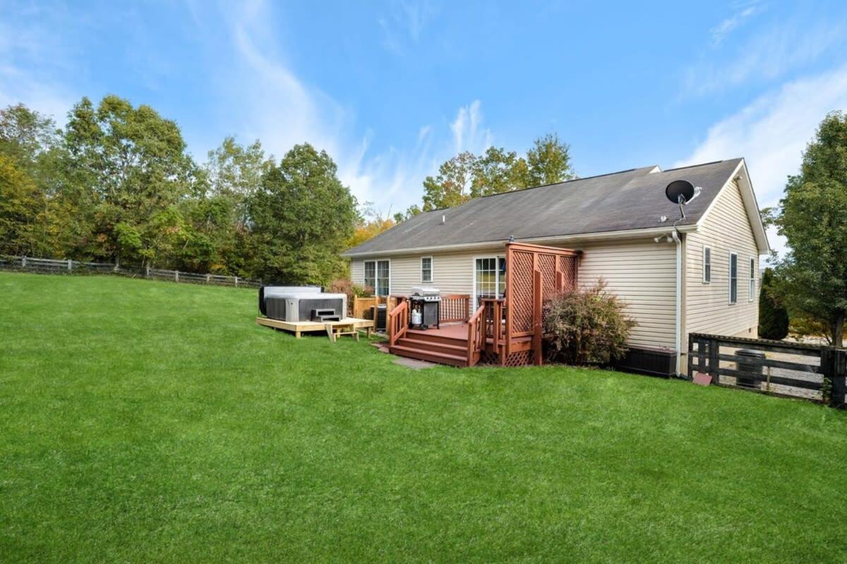 Modern Decor, Hot Tub, Fire Pit & River Access! Luray Extérieur photo